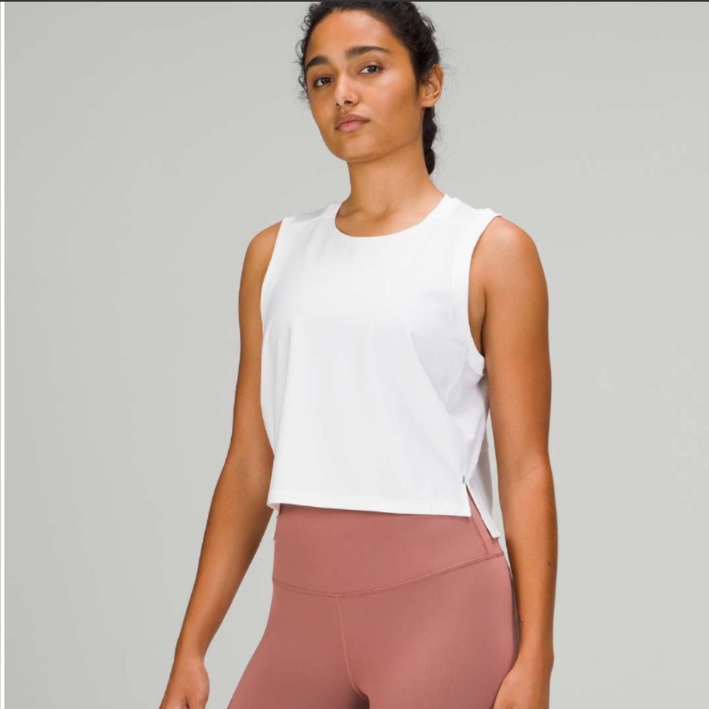 Lululemon Women’s Mesh Back Cropped Train Tank Top Size 2